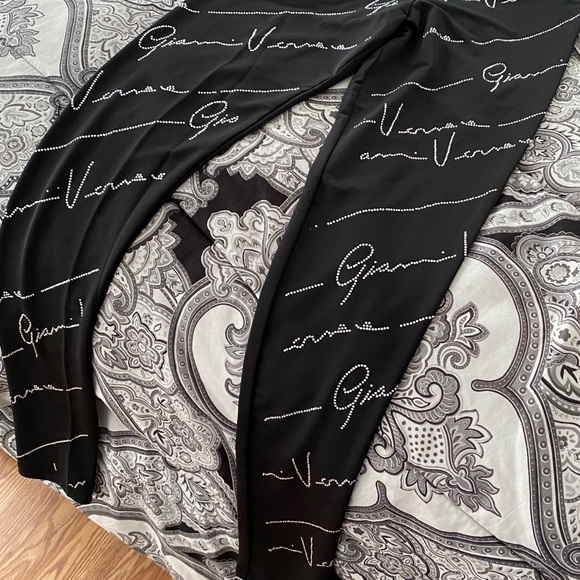 Gianni Print Silk Blouse
VERSACE & Leggings - Picture 12 of 13